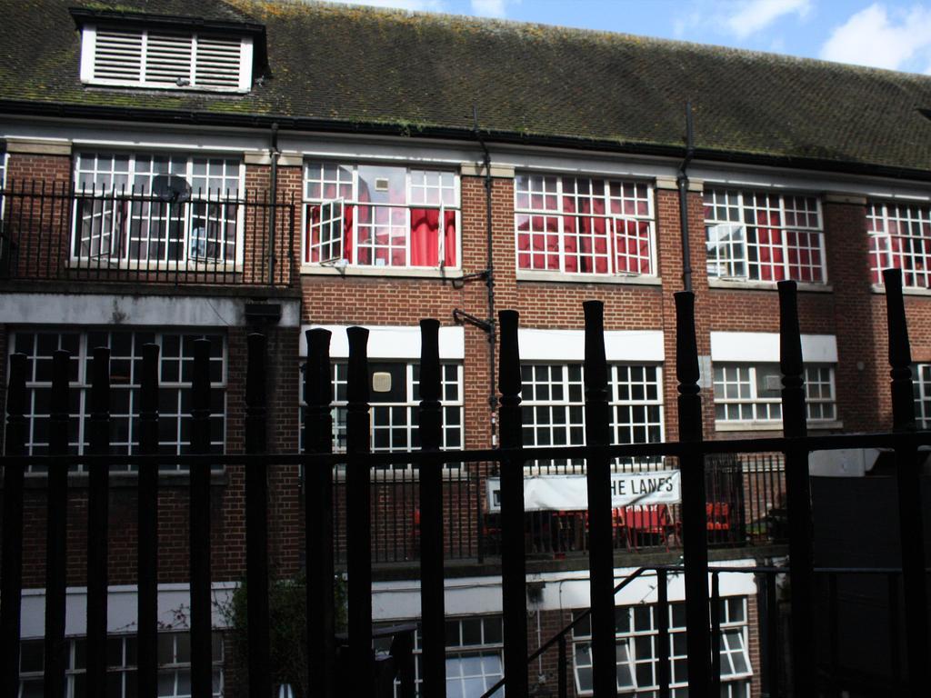 Rock N Bowl Hostel Bristol Exterior photo